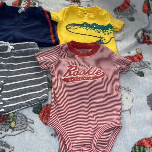 ❣️Carter’s❣️Assortment of Boy’s 18 months Shorts and Onesies - Picture 3 of 11